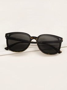 Rivet Decor Tortoiseshell Frame Sunglasses