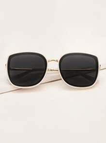نظارات شمسية ذات إطار عادي وعدسات مسطحة