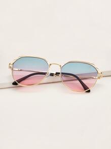 نظارات شمسية ذات إطار معدني وعدسات ملونة
