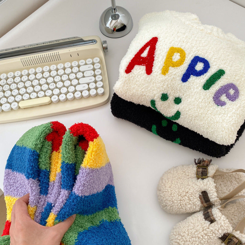 طقم بيجامة للأطفال بشريط حروف Apple