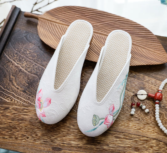 Embroidered Baotou Style Slippers